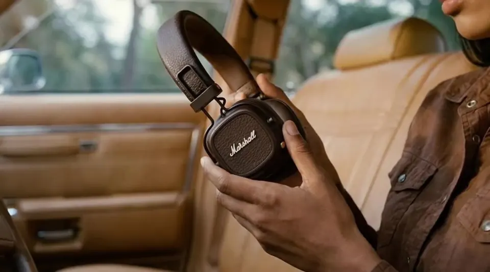 Headphones product ad